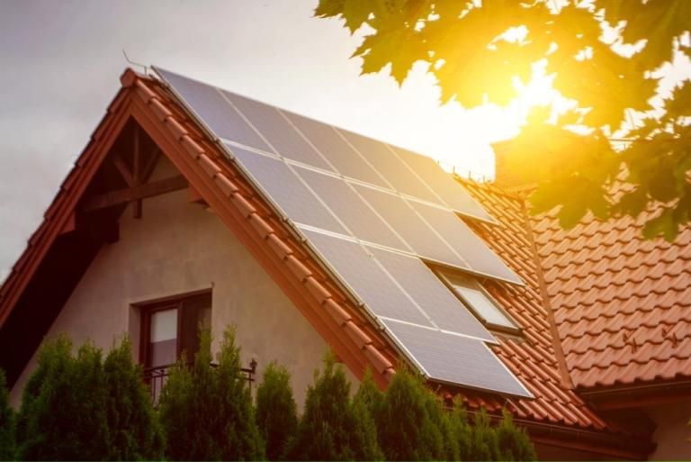 Les points clés d'une toiture énergétique réussie à Besançon